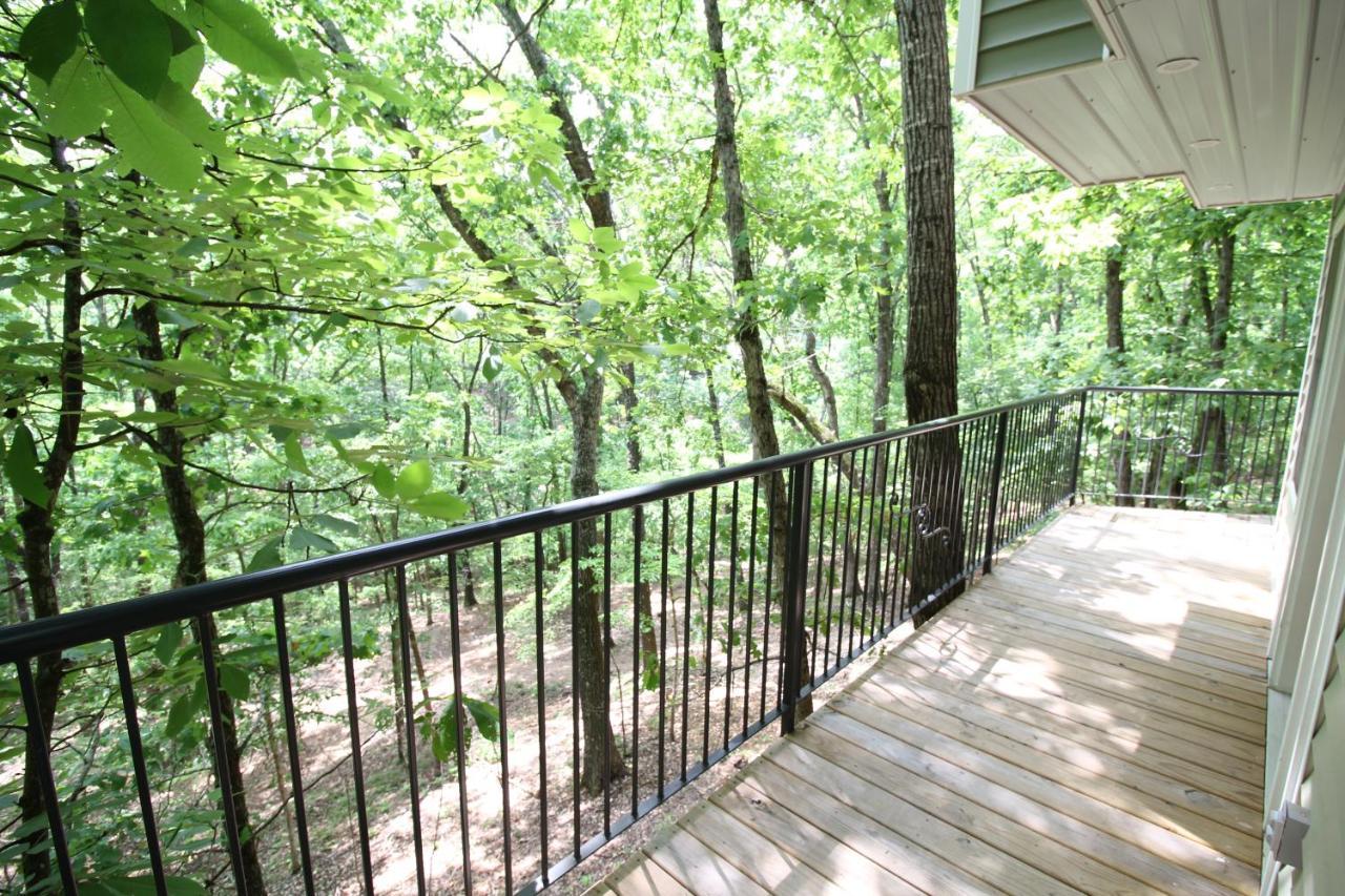 Villa Secluded Treehouse In The Woods - Tree Hugger Hideaway Branson Exterior foto