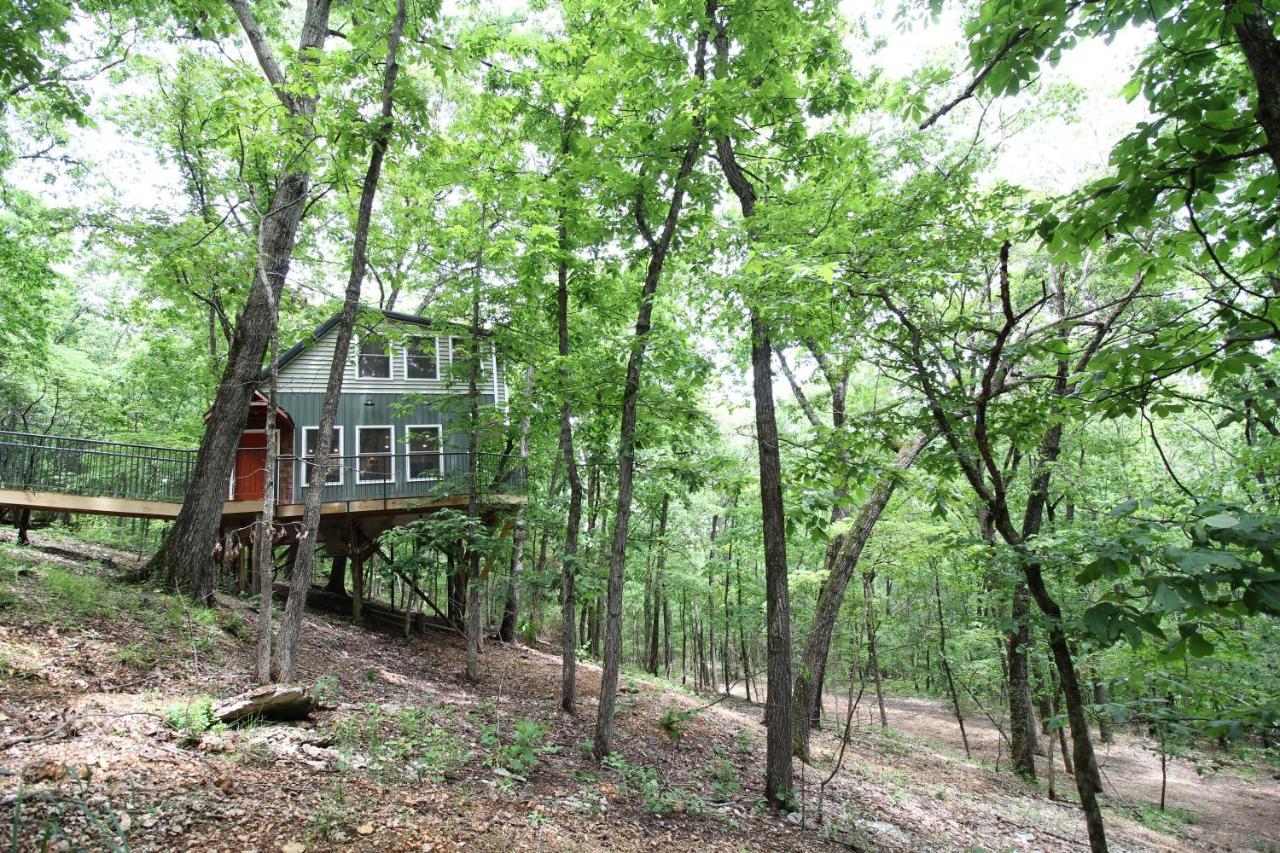 Villa Secluded Treehouse In The Woods - Tree Hugger Hideaway Branson Exterior foto