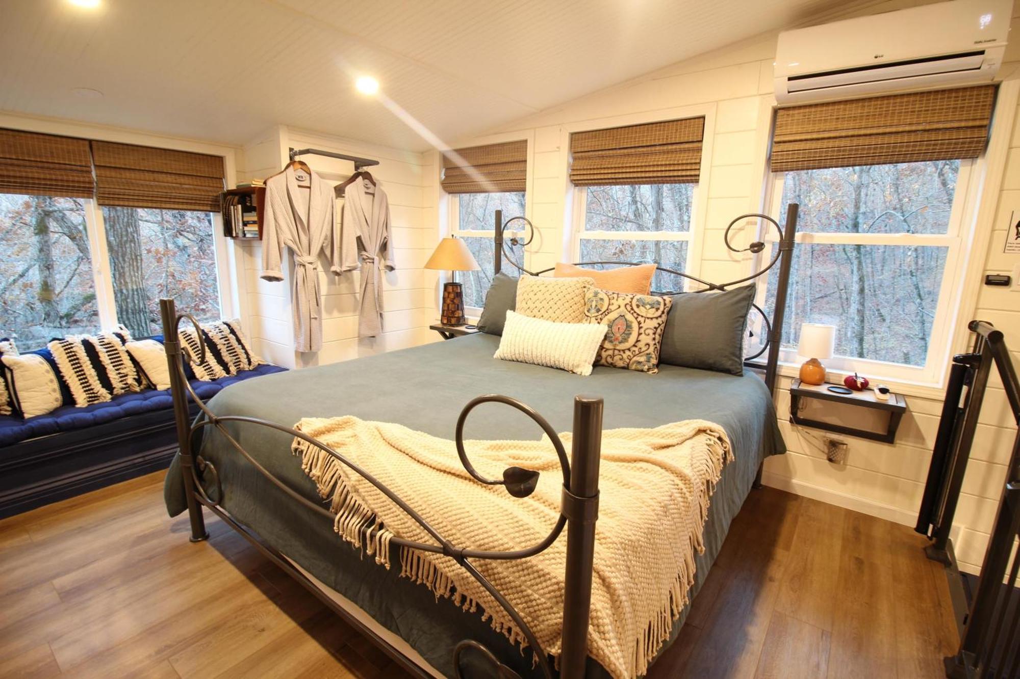 Villa Secluded Treehouse In The Woods - Tree Hugger Hideaway Branson Exterior foto